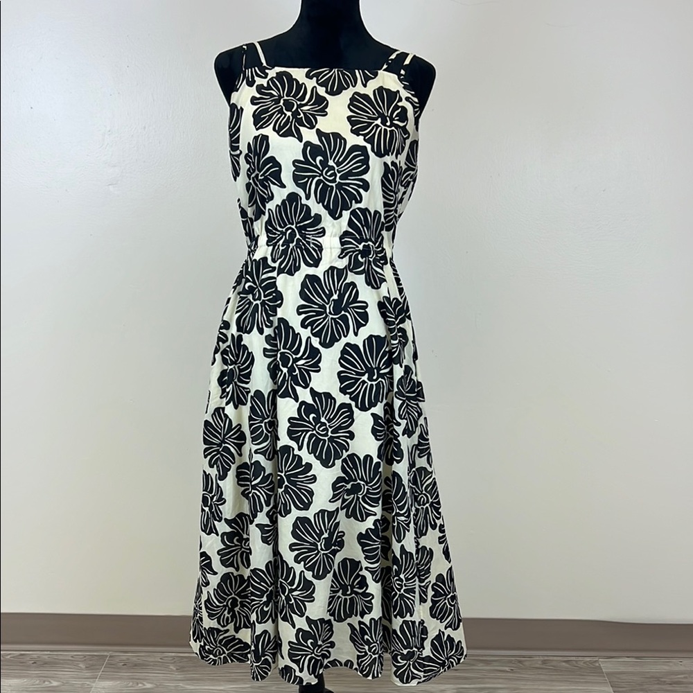 Floral Black and White Women's Dress (with pockets)
